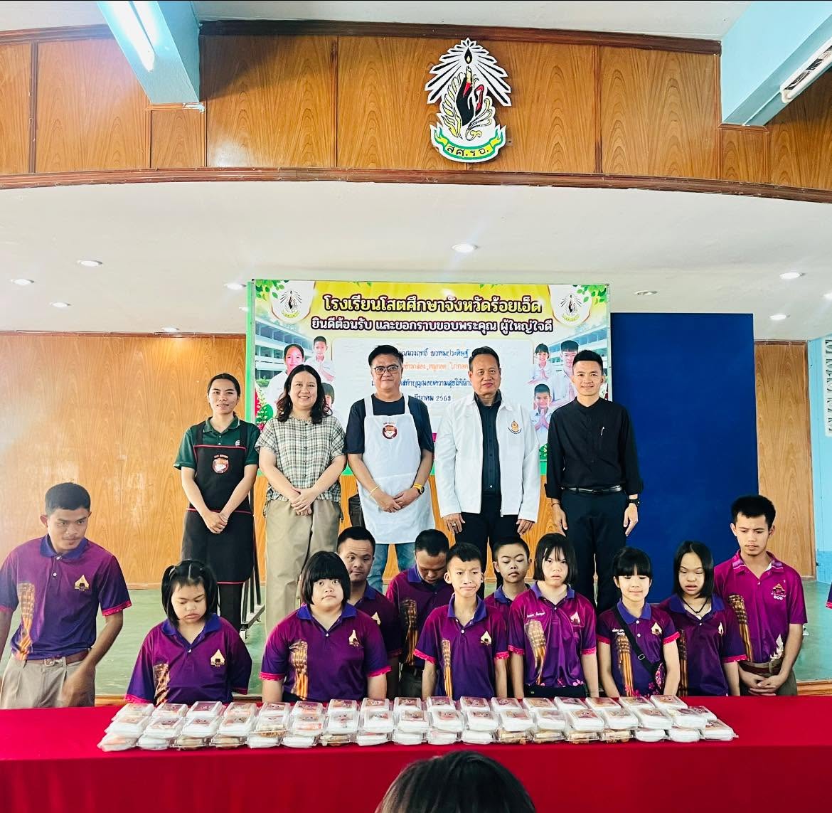 ขอขอบคุณ ผอ.นรงฤทธิ์ ที่อุดหนุนไก่ทอดร้านเรา ไปเติมความสุขและเลี้ยงอาหารกลางวันน้องๆ โรงเรียนโสตศึกษาจังหวัดร้อยเอ็ด